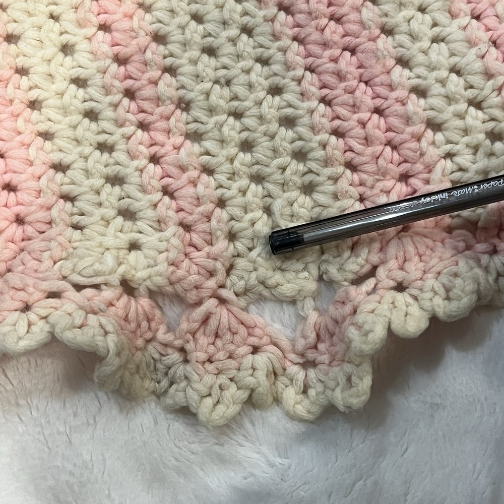 Handmade Crochet Knit Baby Lap Blanket Ivory Pink Cottagecore Granny 41x34‎ - Picture 3 of 6